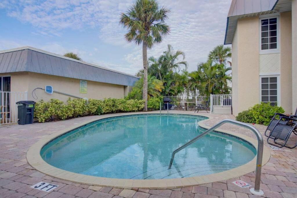 Heat Of Siesta Village Walk To Beach W Heated Pool シエスタ・キー エクステリア 写真